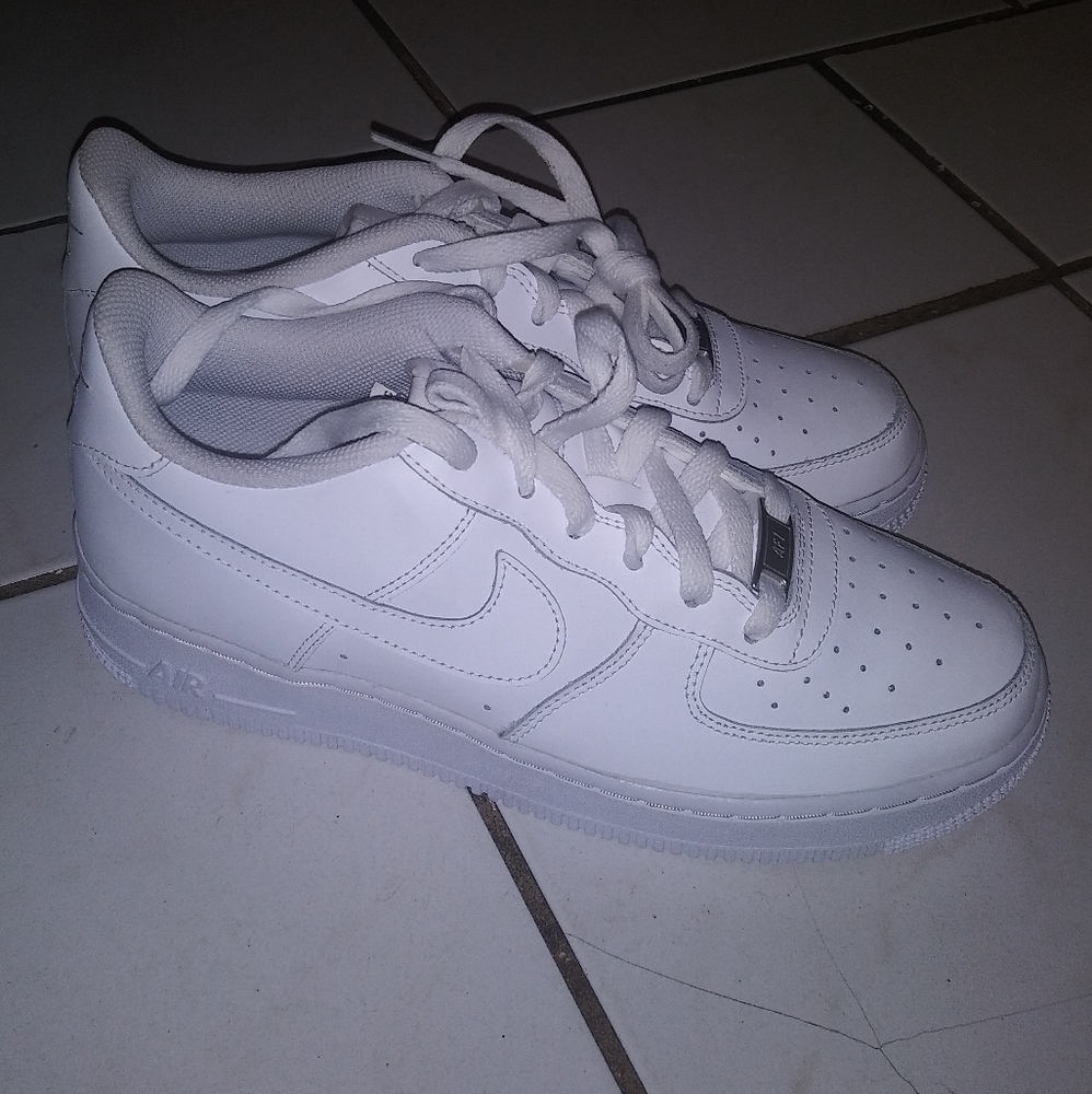 Nw Air Force 1 White sz 7Y